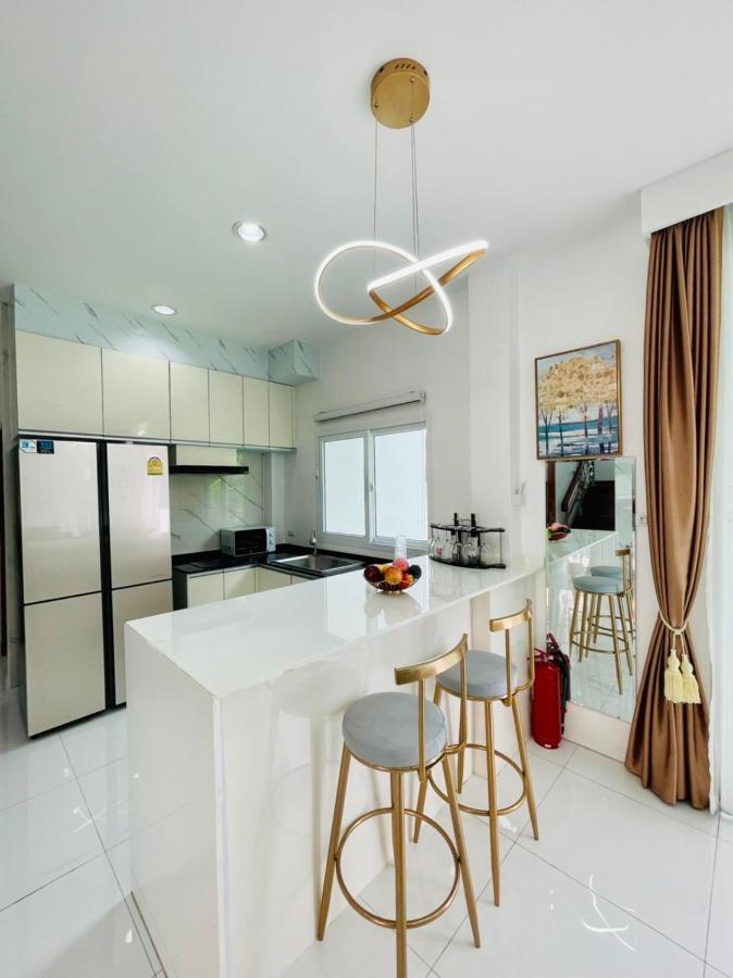 Kw Pool Villa Pattaya Exteriör bild